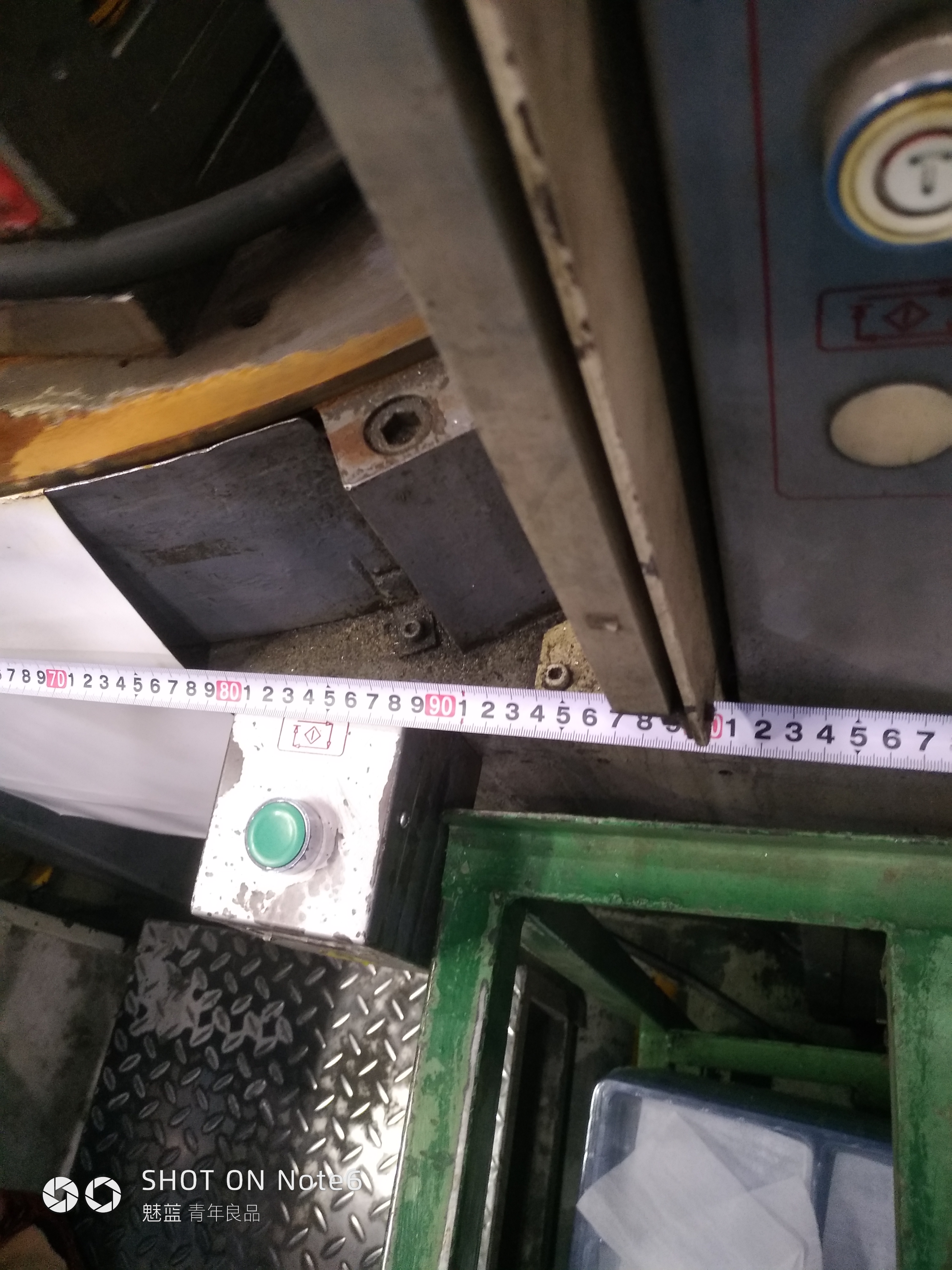 机器人上料，注塑成型sw18可编辑