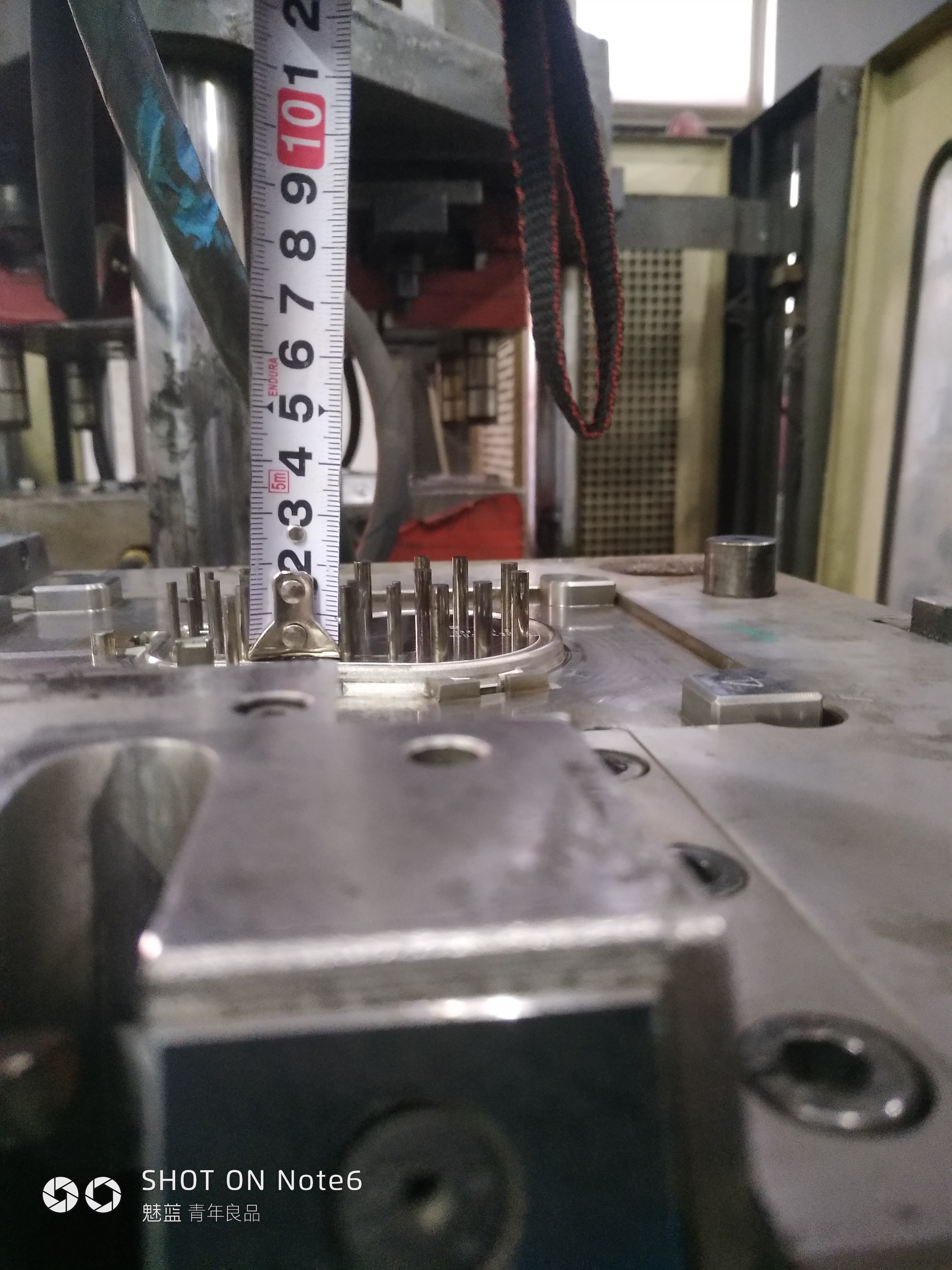 机器人上料，注塑成型sw18可编辑