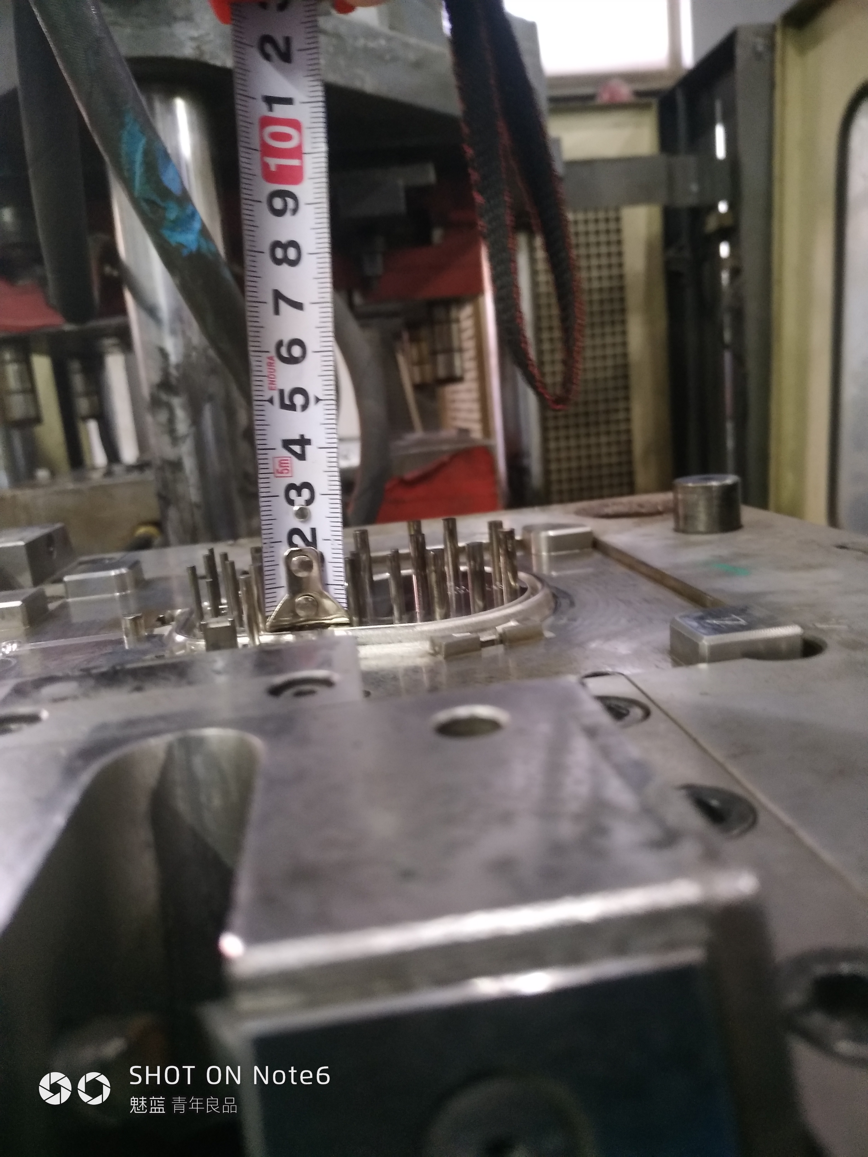 机器人上料，注塑成型sw18可编辑