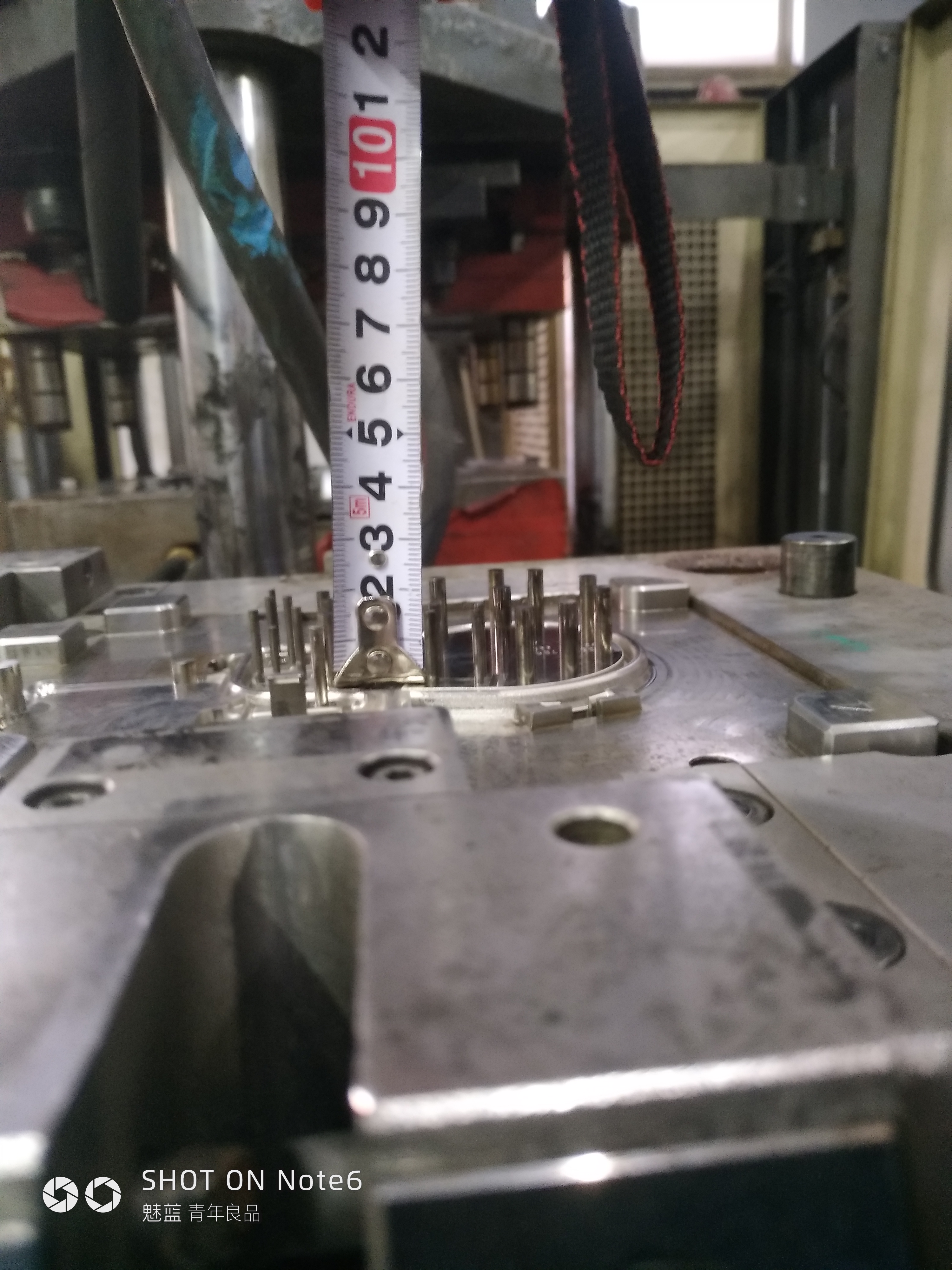 机器人上料，注塑成型sw18可编辑