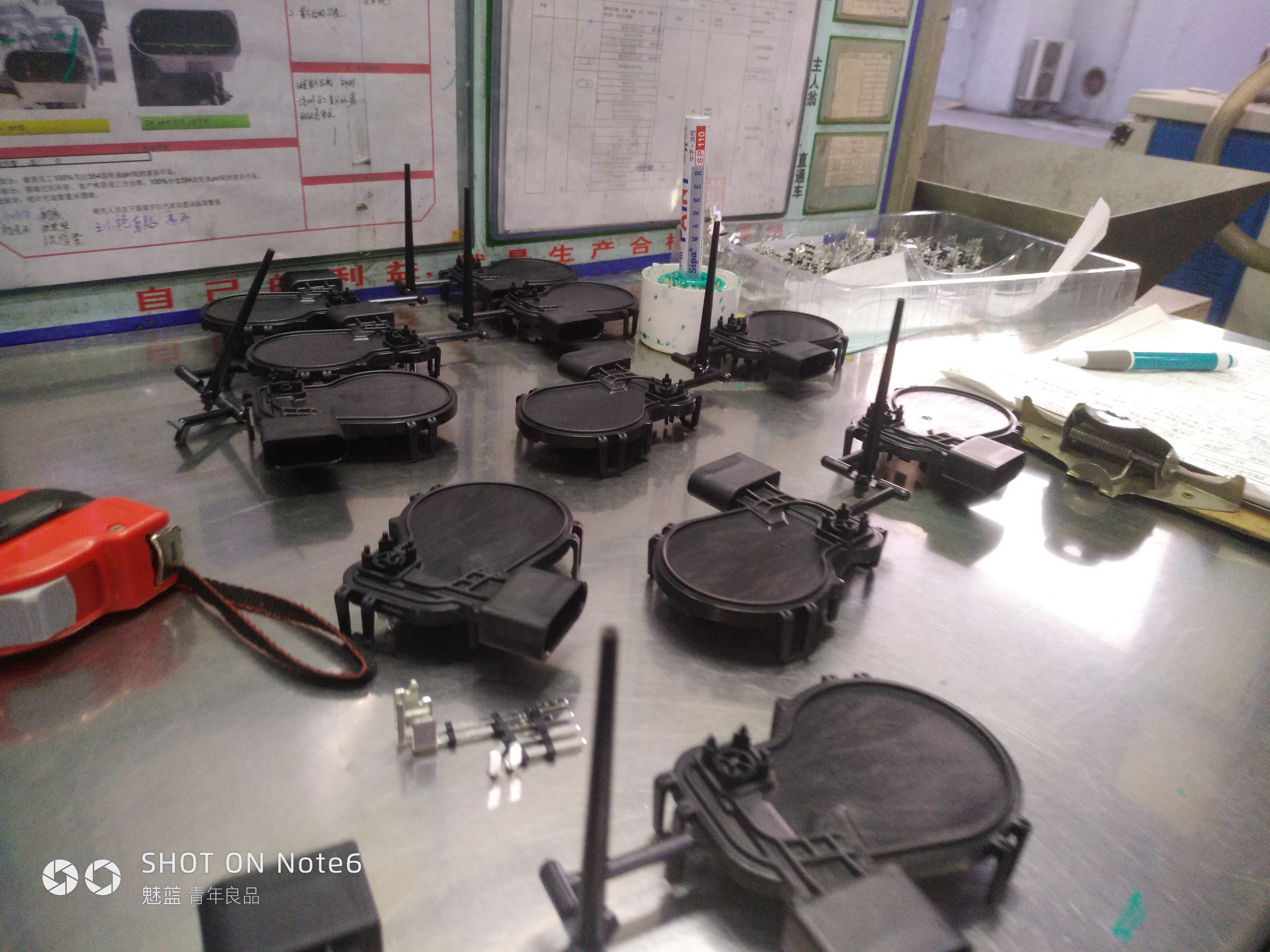 机器人上料，注塑成型sw18可编辑