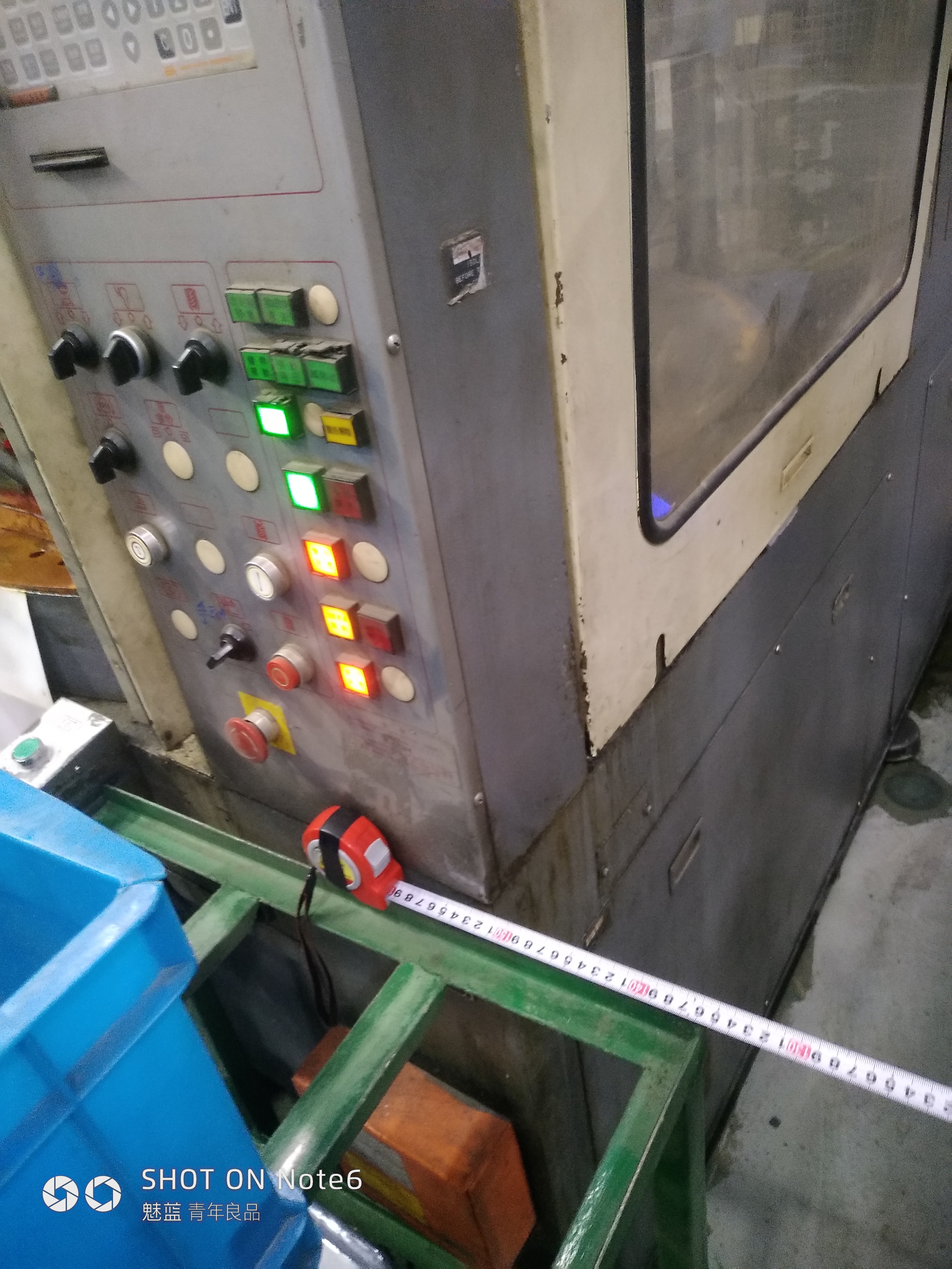 机器人上料，注塑成型sw18可编辑