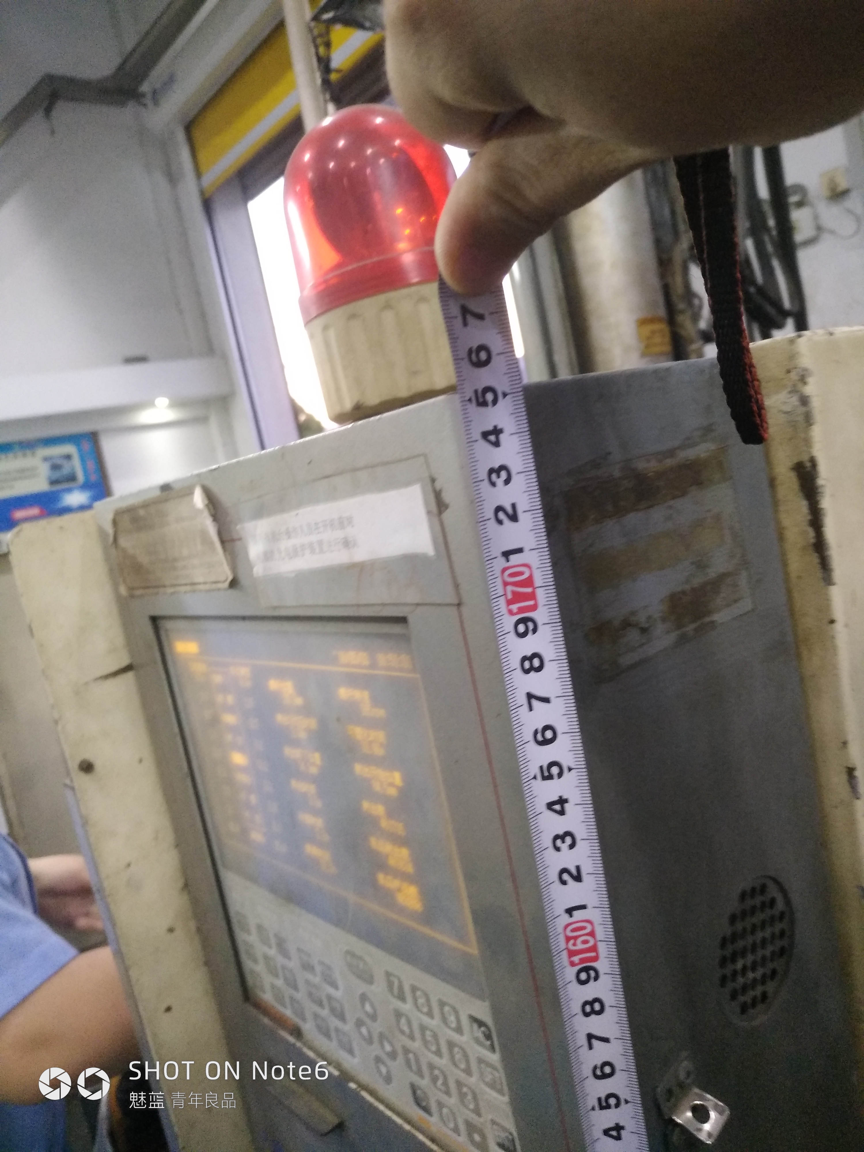 机器人上料，注塑成型sw18可编辑