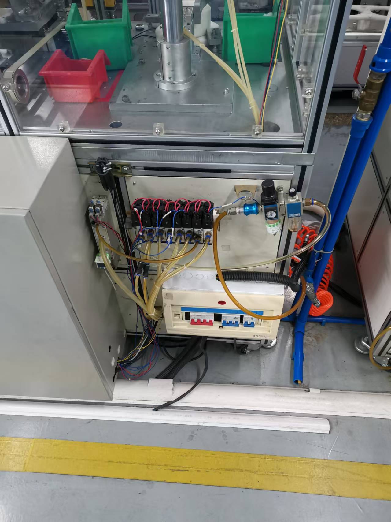 燃油泵法兰精滤器组装机