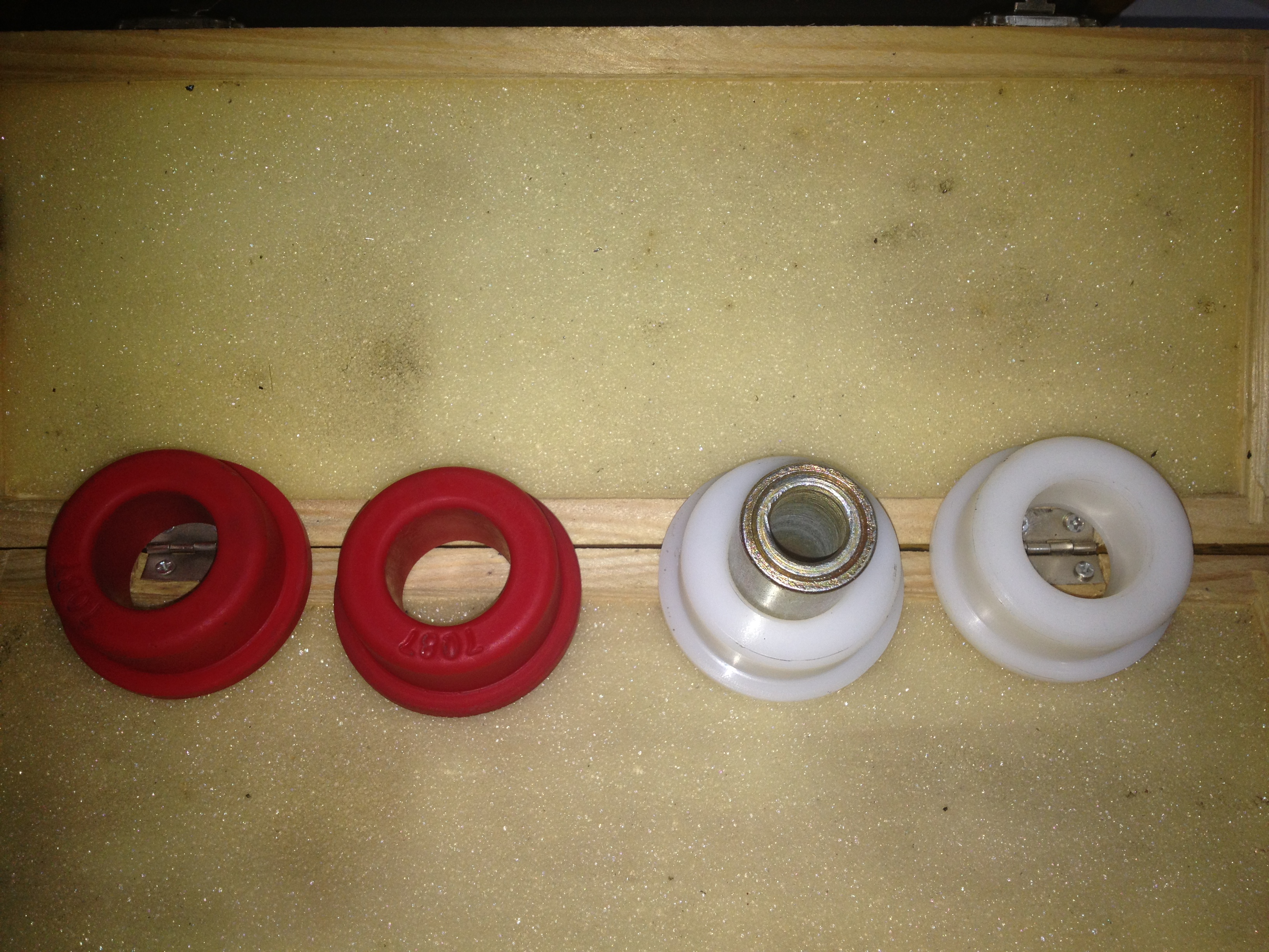 吉普车跟踪栏衬套